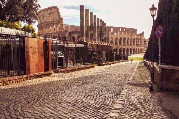 Roman Forum with Colosseum: one of the best photo spots in Rom