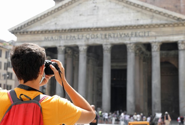 Teen in Rome taking a photo of the Pantheon