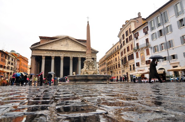 piazza del pantheon Rome on a rainy day