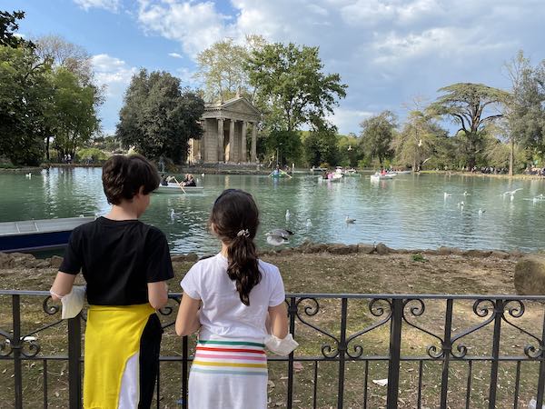 kids in front of Villa Borghese Pond