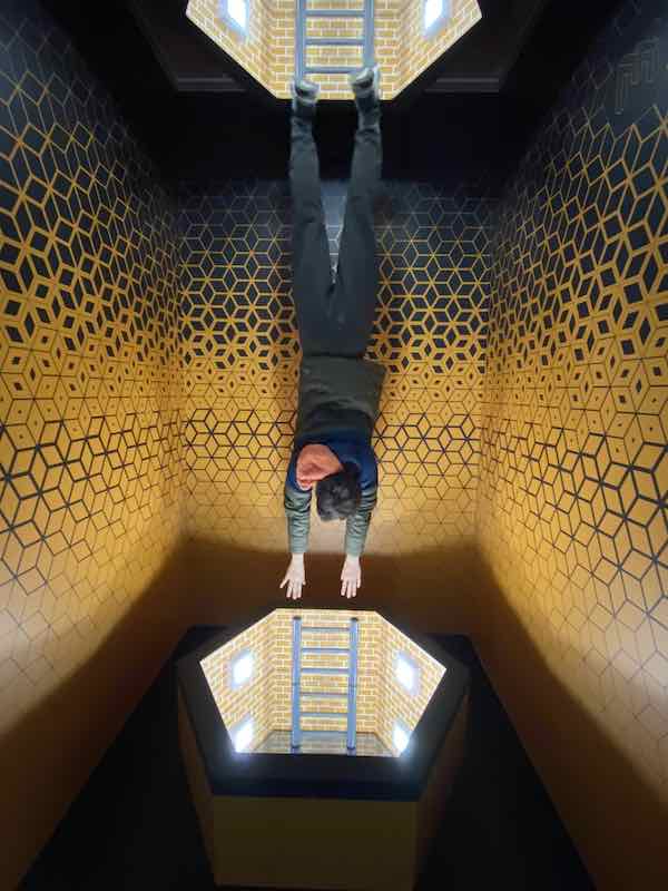 The bottomless pit illusion in Rome's Museum of Illusions 